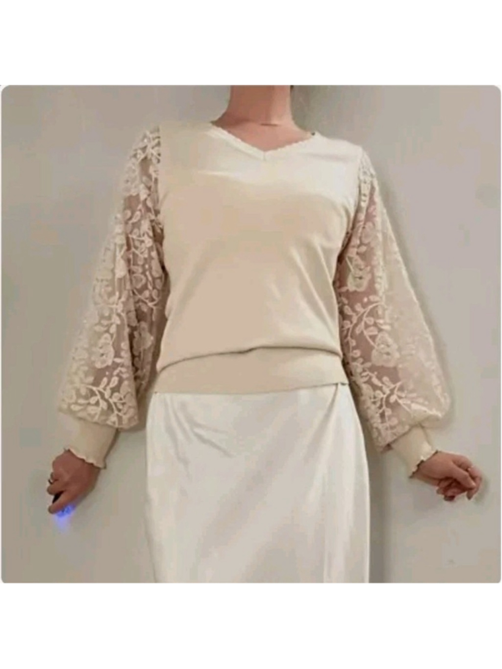 NWOT Sioni Ivory V Neck Sweater Lace Beaded Sleeves Size XS